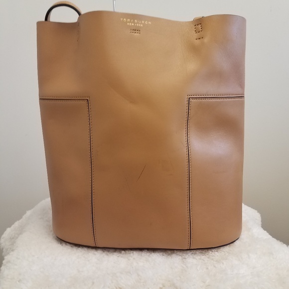 Tory Burch Handbags - NWT: Tory Burch Block T Medium Tote Vachetta